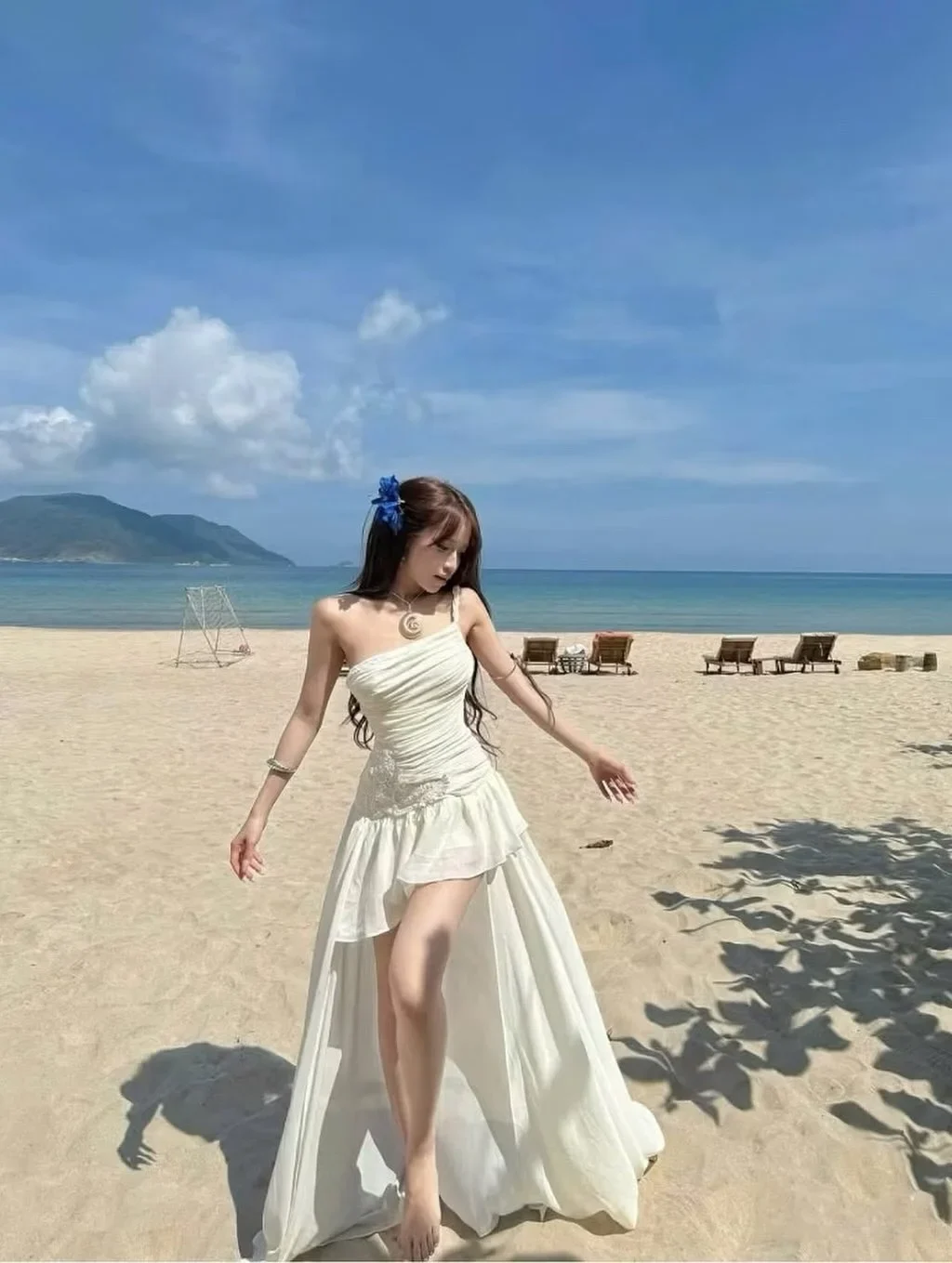 Photo 4 of Váy trắng một vai dài xẻ Amelie