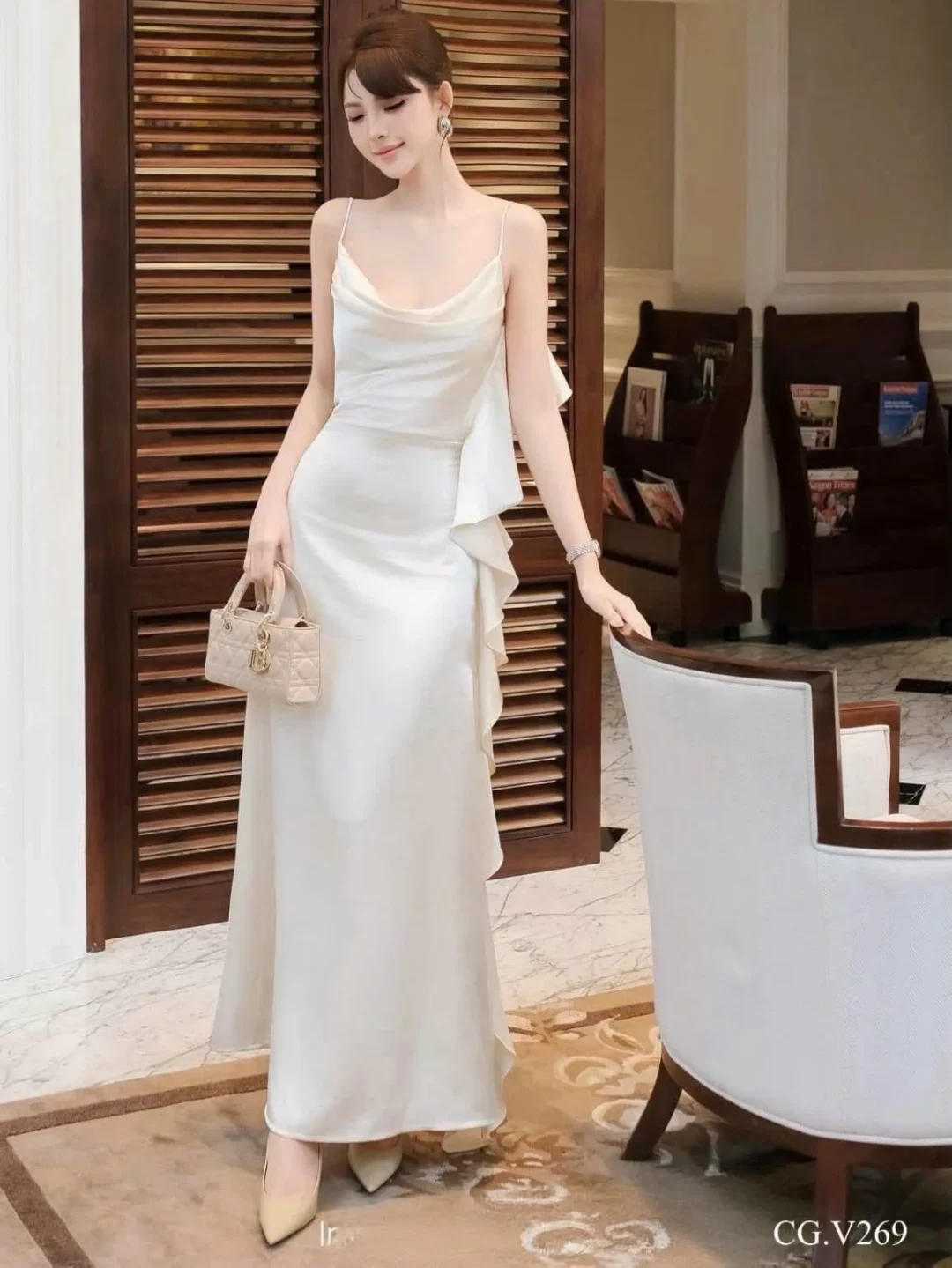 Photo 1 of Đầm dài lụa hai dây trắng kem size M