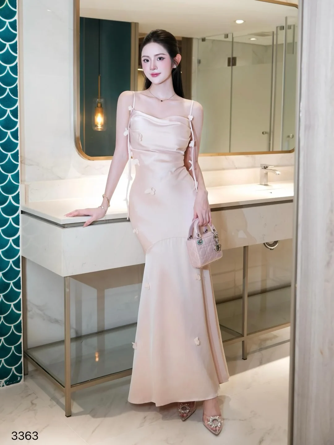 Ảnh 1 của Váy dài satin hồng nhạt nơ buộc nữ