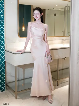 Ảnh 1 của Váy dài satin hồng nhạt nơ buộc nữ
