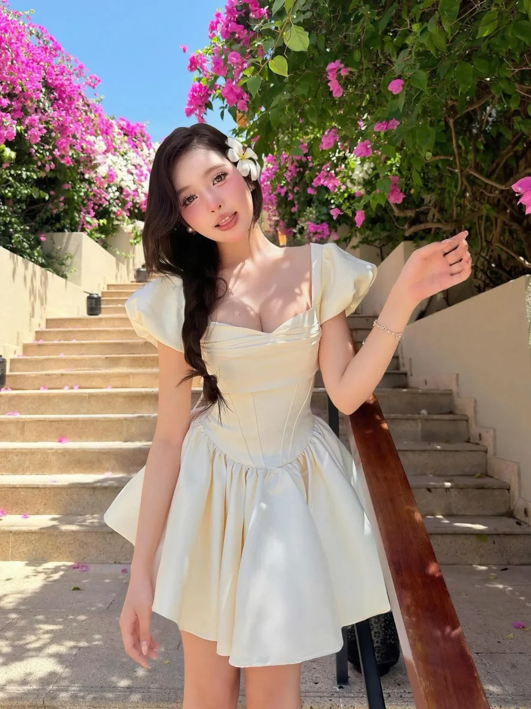 Photo 1 of Váy corset ngắn vàng nhạt size M