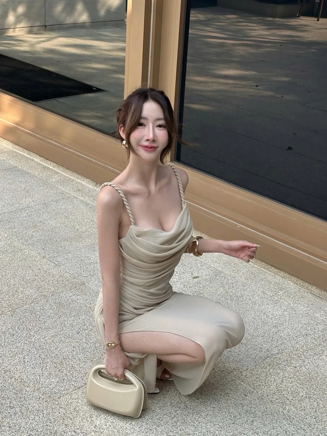 Photo 3 of Đầm maxi be xếp nếp size M nữ