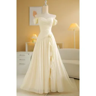 Ảnh 1 của Đầm dạ hội vintage trễ vai màu kem