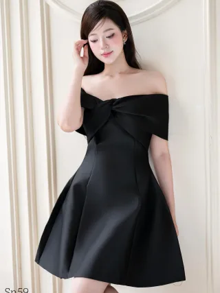 Photo 1 of Đầm trễ vai nơ đen size L