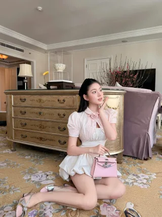 Ảnh 4 của Đầm mini kem phối áo choàng Chou Chou