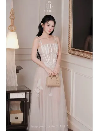 Photo 3 of Váy dạ hội tulle hoa trắng kem Châu Hy