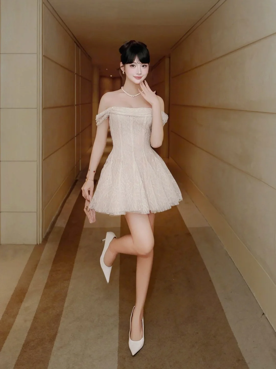 Photo 4 of Đầm ren trễ vai ngắn màu kem size M
