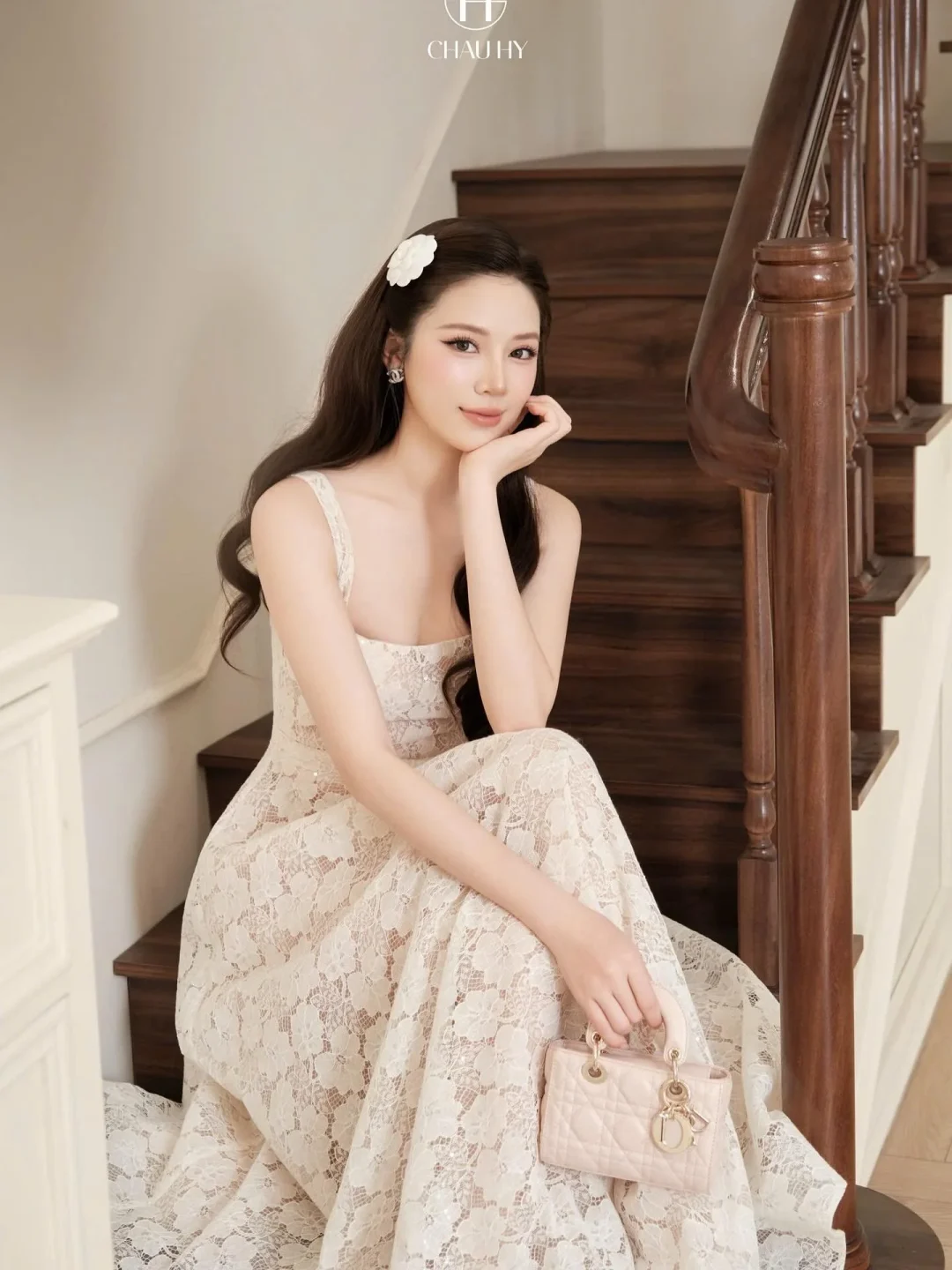Ảnh 2 của Đầm ren trắng midi Châu Hy sang trọng