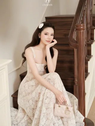 Ảnh 2 của Đầm ren trắng midi Châu Hy sang trọng