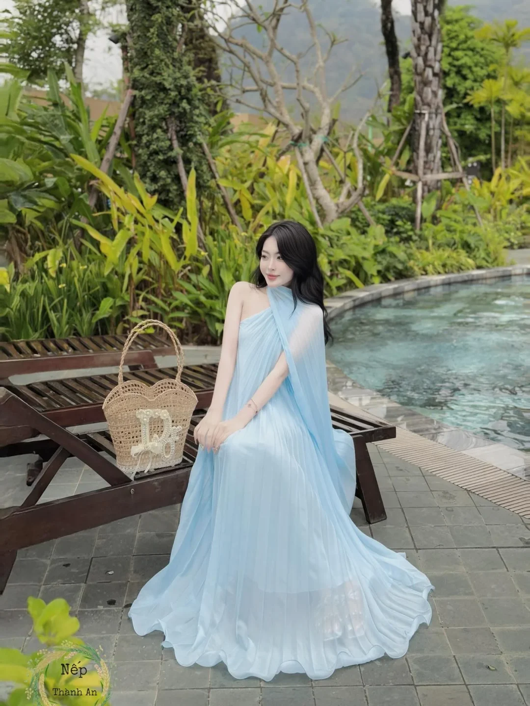 Photo 1 of Váy dài một vai xanh nhạt Nếp