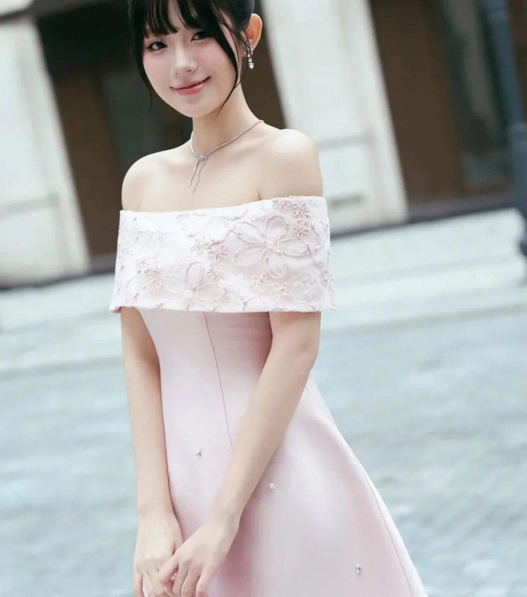 Ảnh 3 của Đầm trễ vai hồng pastel ngắn nữ size M