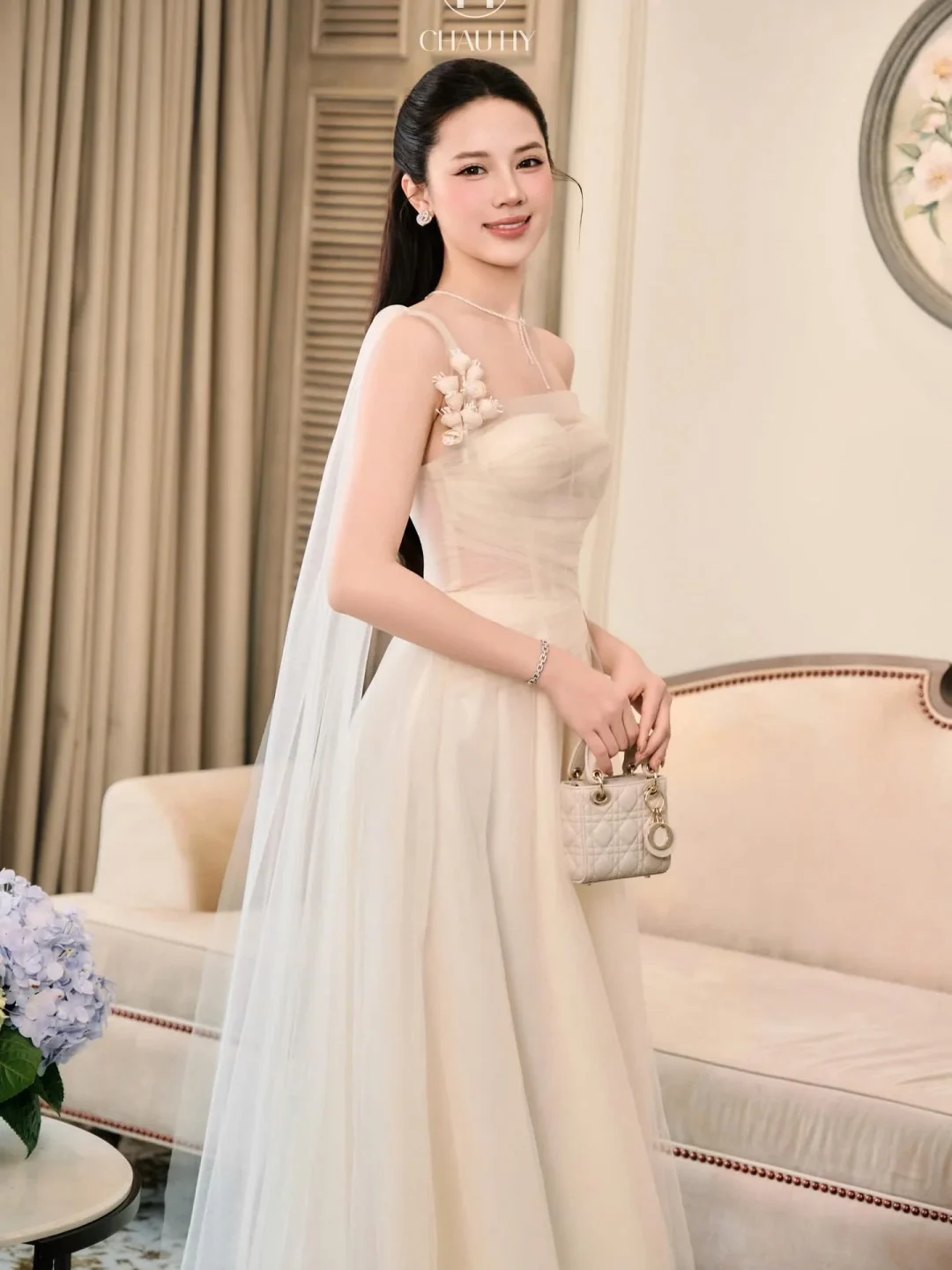 Photo 3 of Đầm dạ hội voan trắng kem Châu Hy