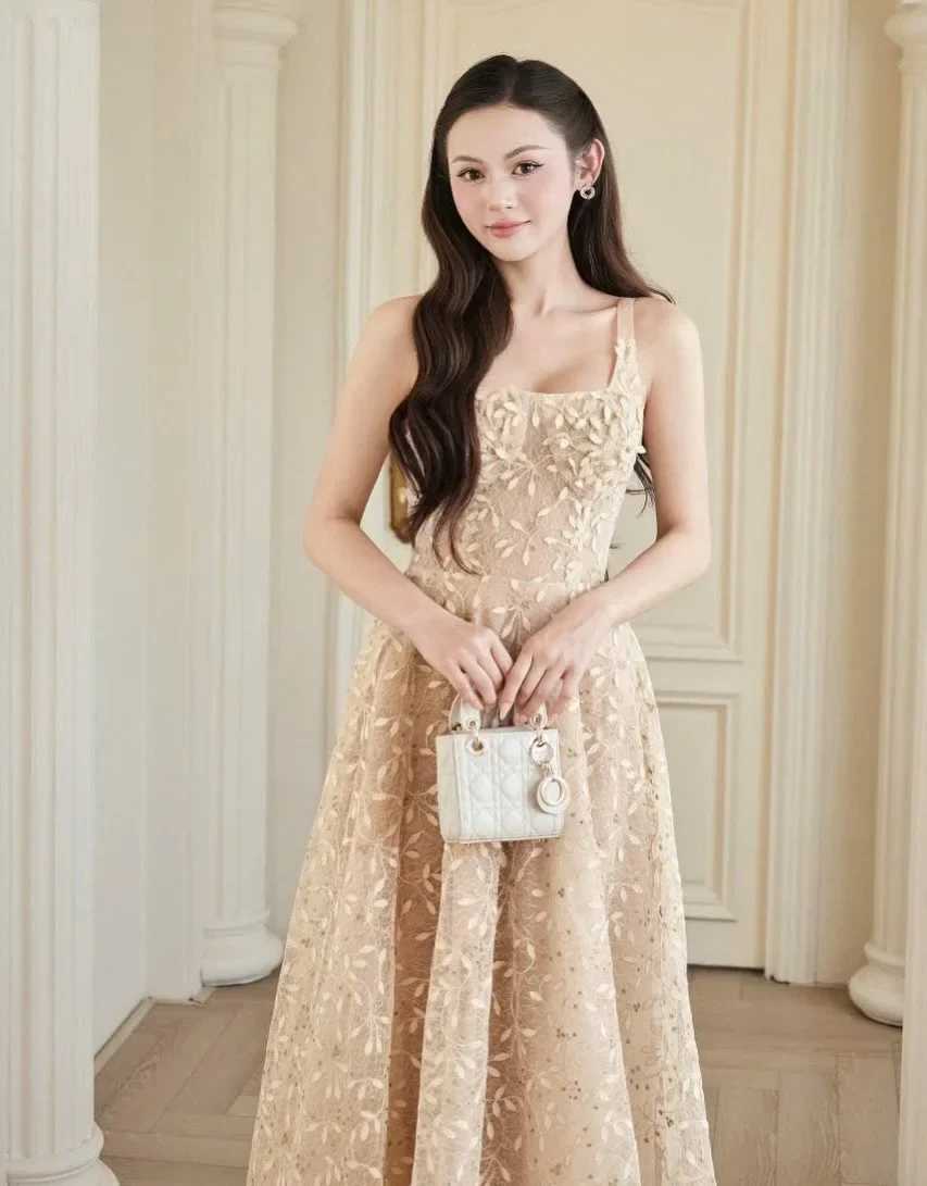 Ảnh 2 của Đầm dạ hội ren thêu màu kem size S