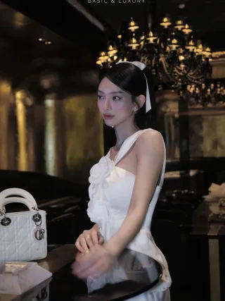 Photo 4 of Đầm trắng dự tiệc satin A236 Trân Ali