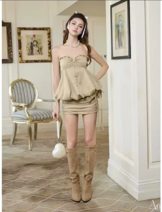 Photo 3 of Set áo peplum chân váy mini nâu size S
