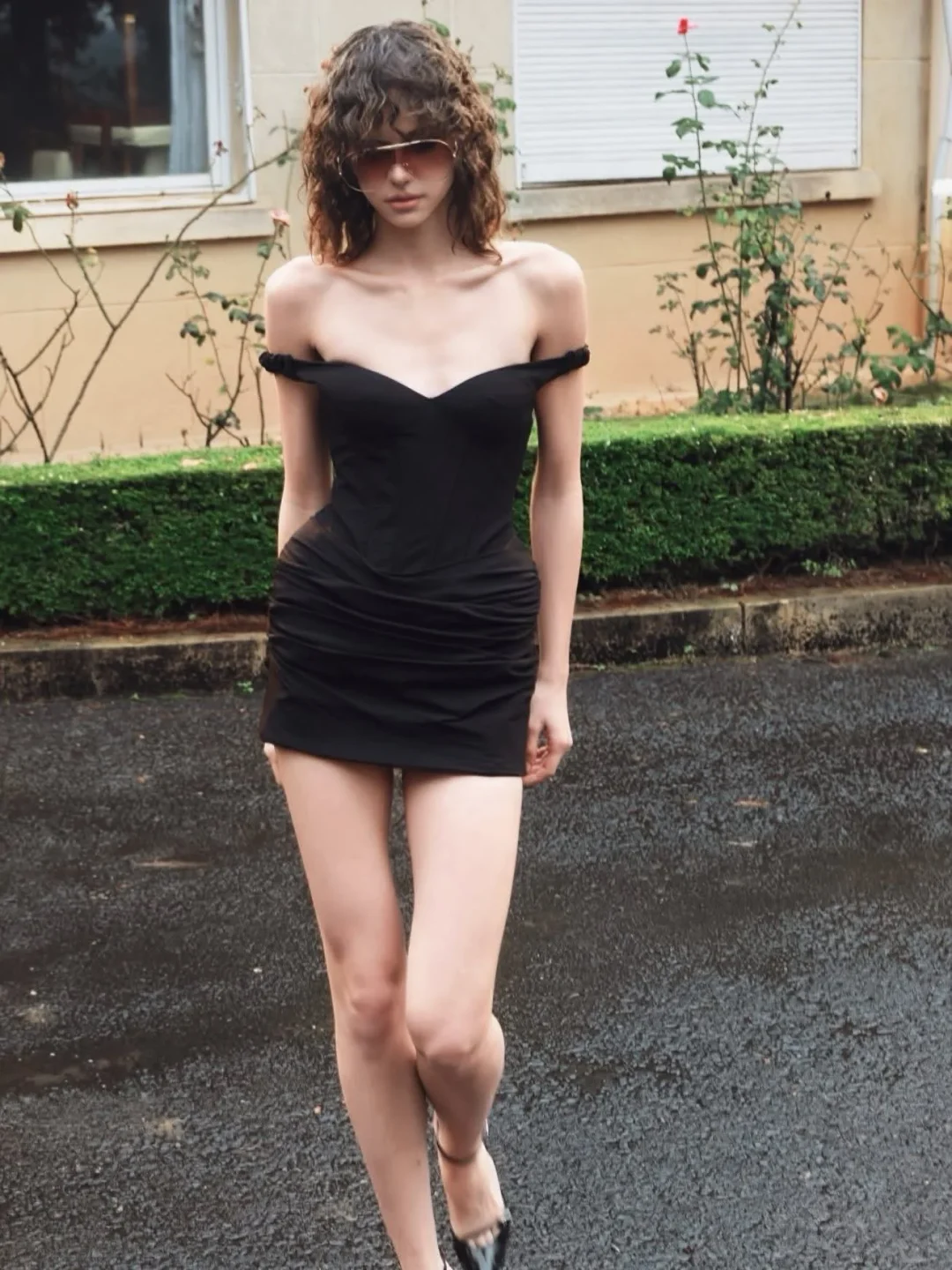 Photo 3 of Đầm corset đen ngắn Ononmade size M