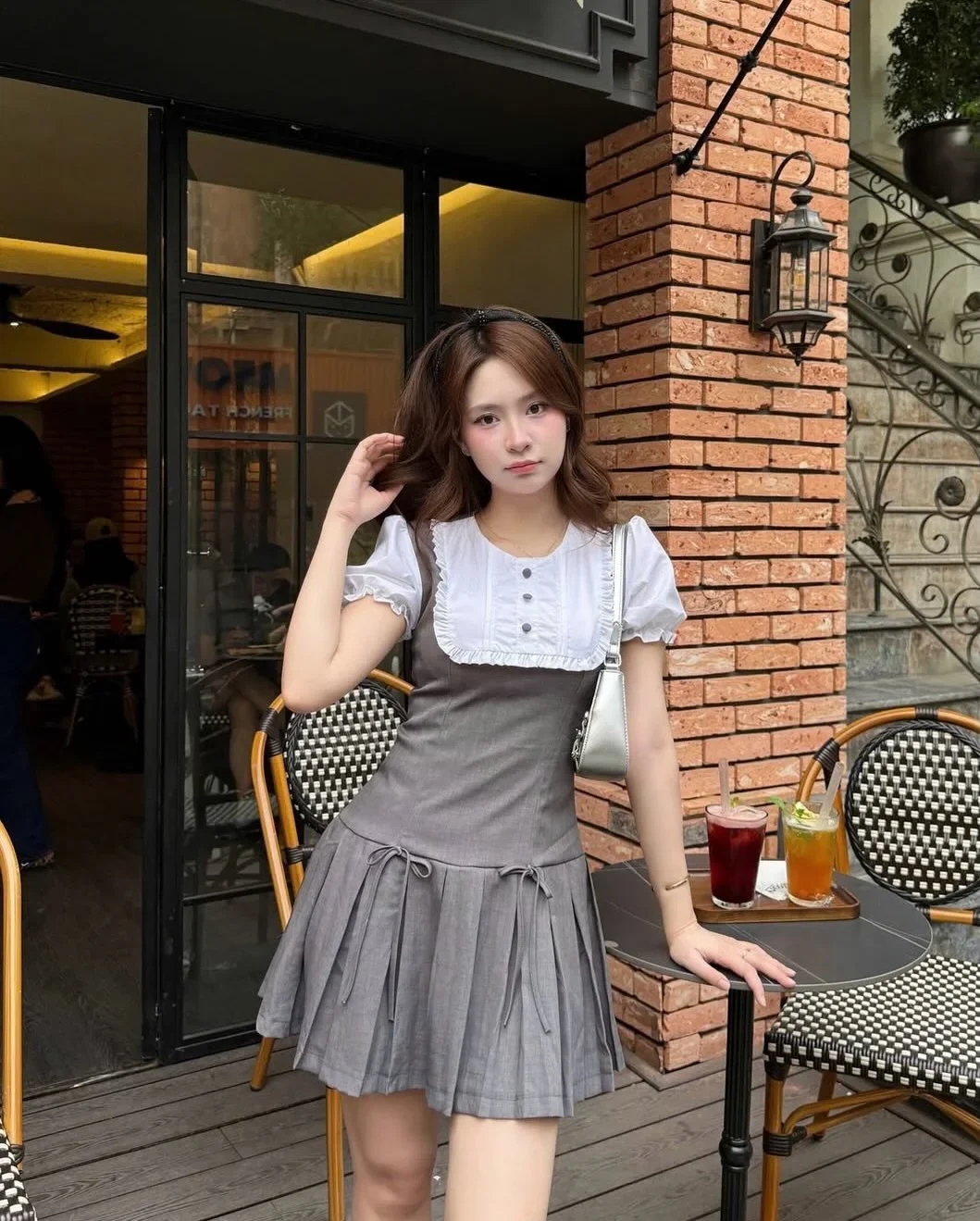 Photo 1 of Đầm xám babydoll phối trắng xếp ly size M