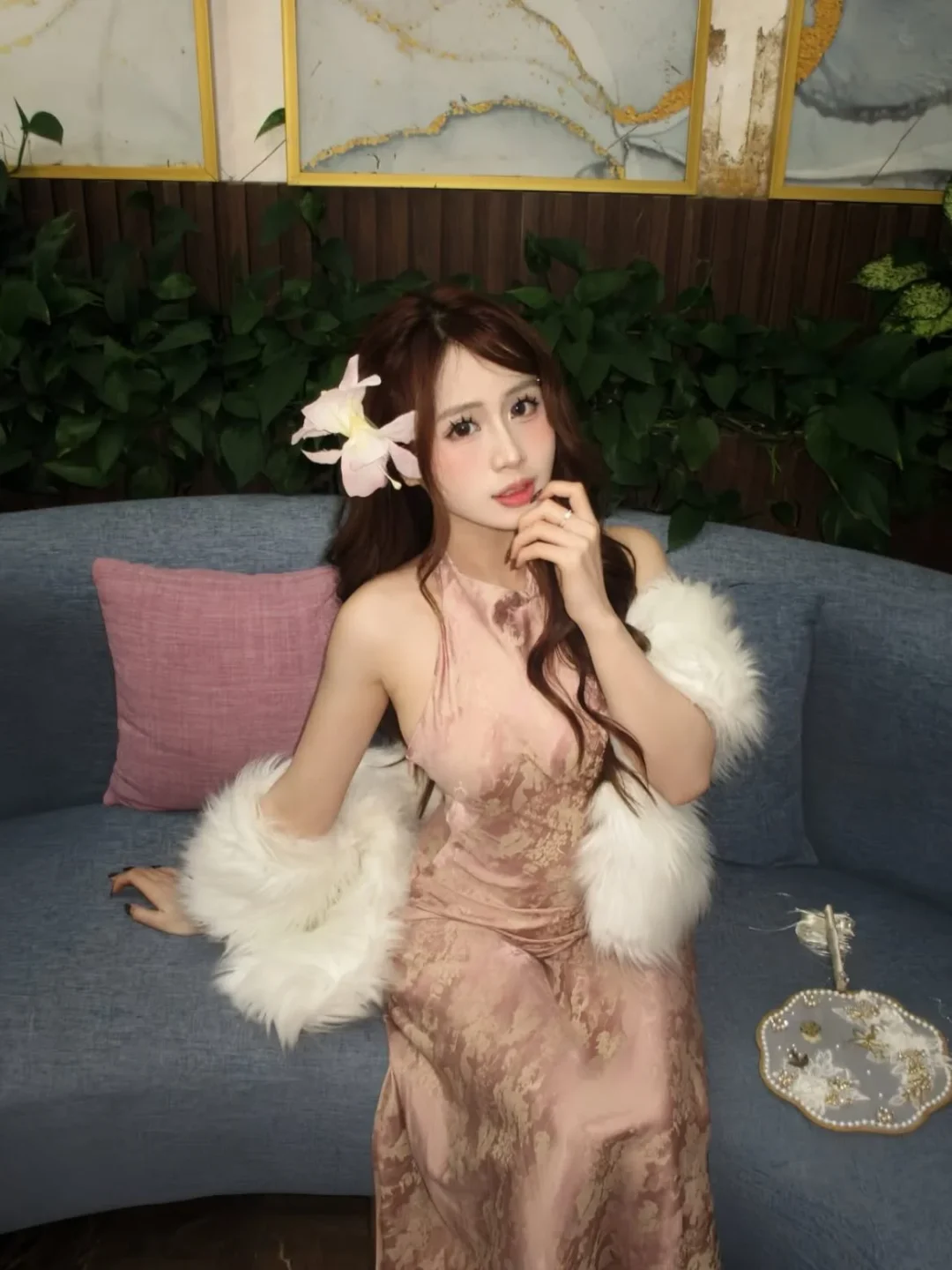 Photo 5 of Váy dài lụa hồng nhạt hoa ren cổ tàu