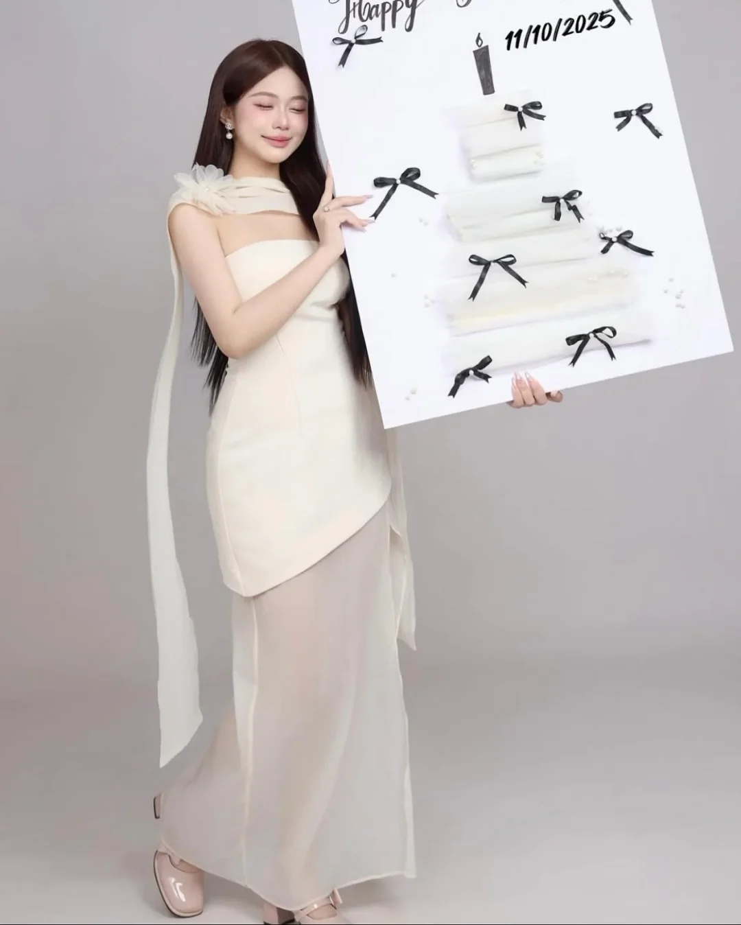 Photo 2 of Đầm midi cúp ngực kem H.I.U size S