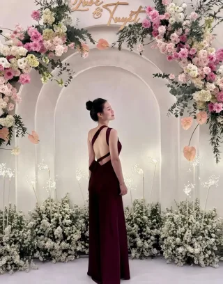 Photo 2 of Đầm dài một vai đỏ đô Dressesinsilk