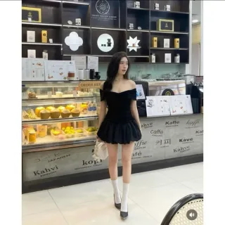 Ảnh 2 của Đầm trễ vai nhung đen nữ dự tiệc