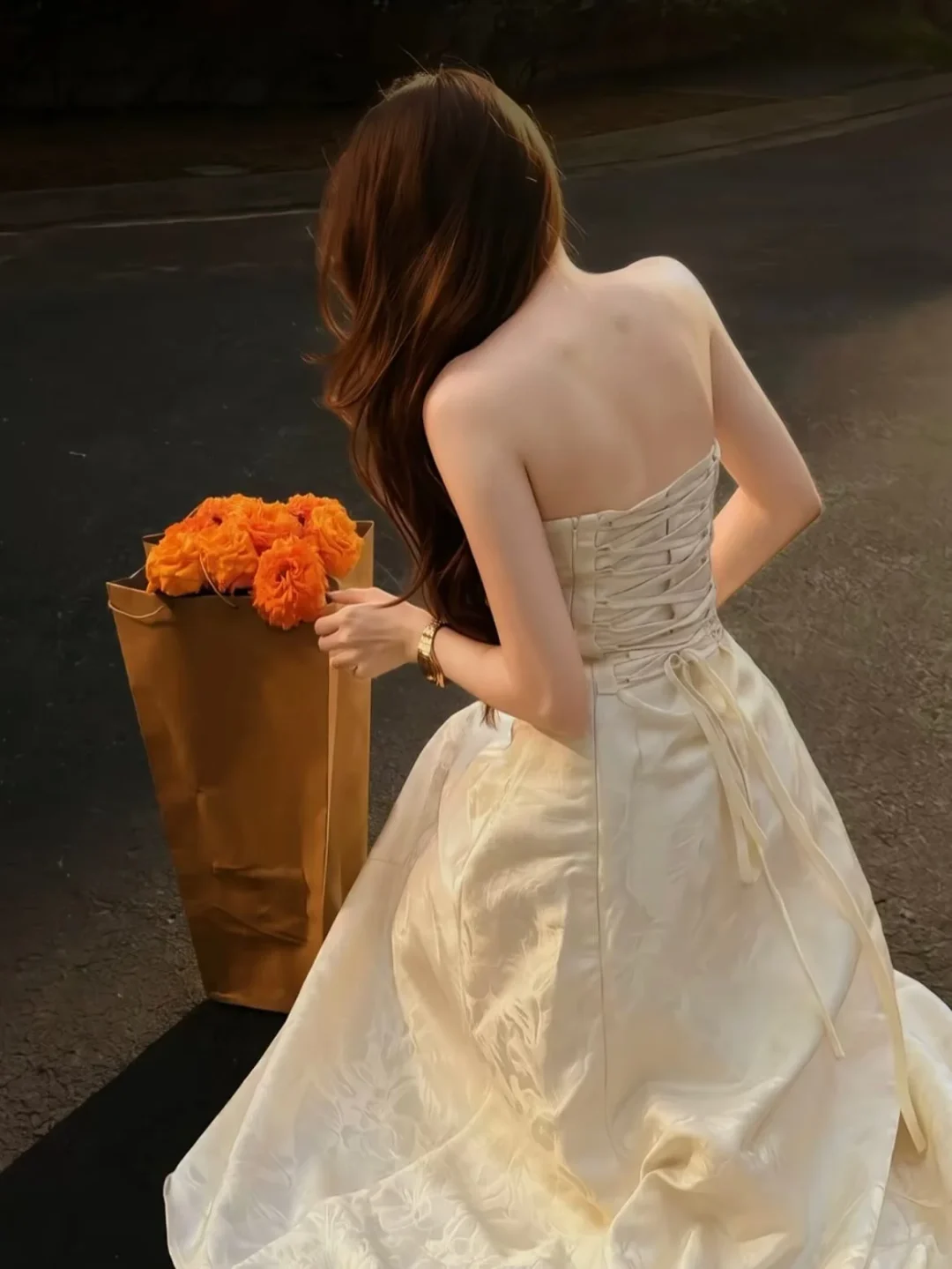 Photo 3 of Đầm strapless lụa trắng Fini8 nữ
