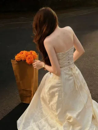 Photo 3 of Đầm strapless lụa trắng Fini8 nữ