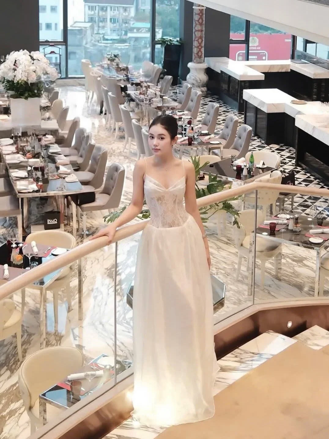 Photo 10 of Váy dạ hội ren corset trắng Amelie