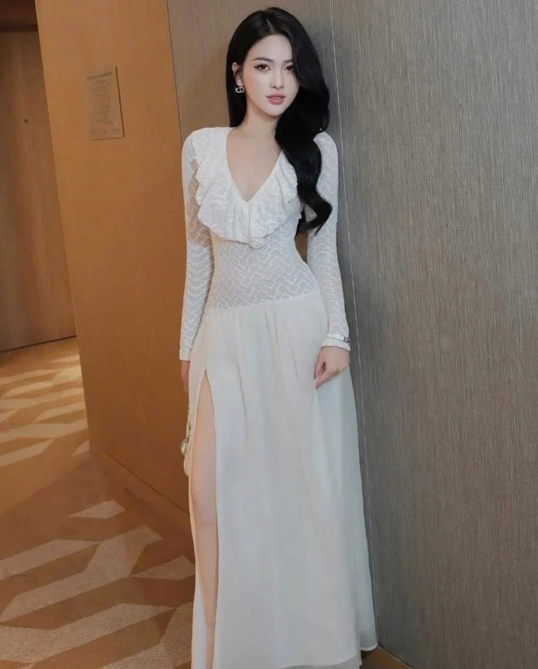 Ảnh 4 của Đầm ren maxi xanh nhạt Monico tay dài