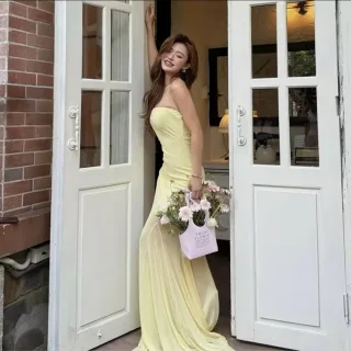 Photo 3 of Váy dạ hội vàng size M sang trọng