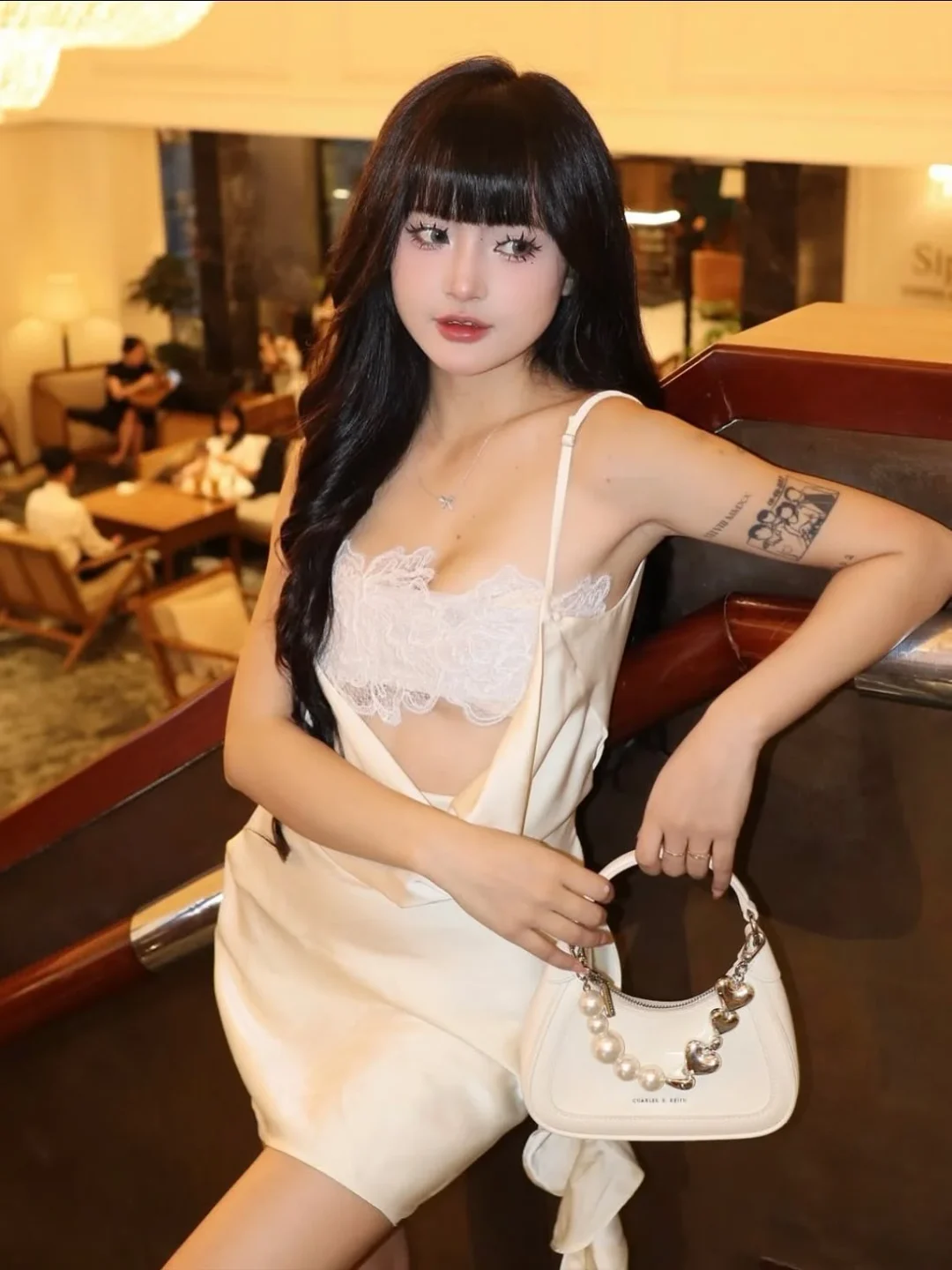 Ảnh 1 của Đầm satin ren hai dây Kaiiros màu kem