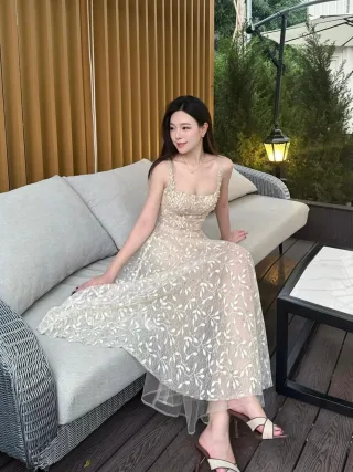 Ảnh 4 của Váy maxi ren hoa kem Chou Chou