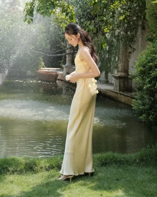 Ảnh 2 của Váy dài satin kem Rubies size S