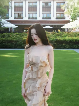 Photo 3 of Váy maxi bèo nhún be nhạt Amelie