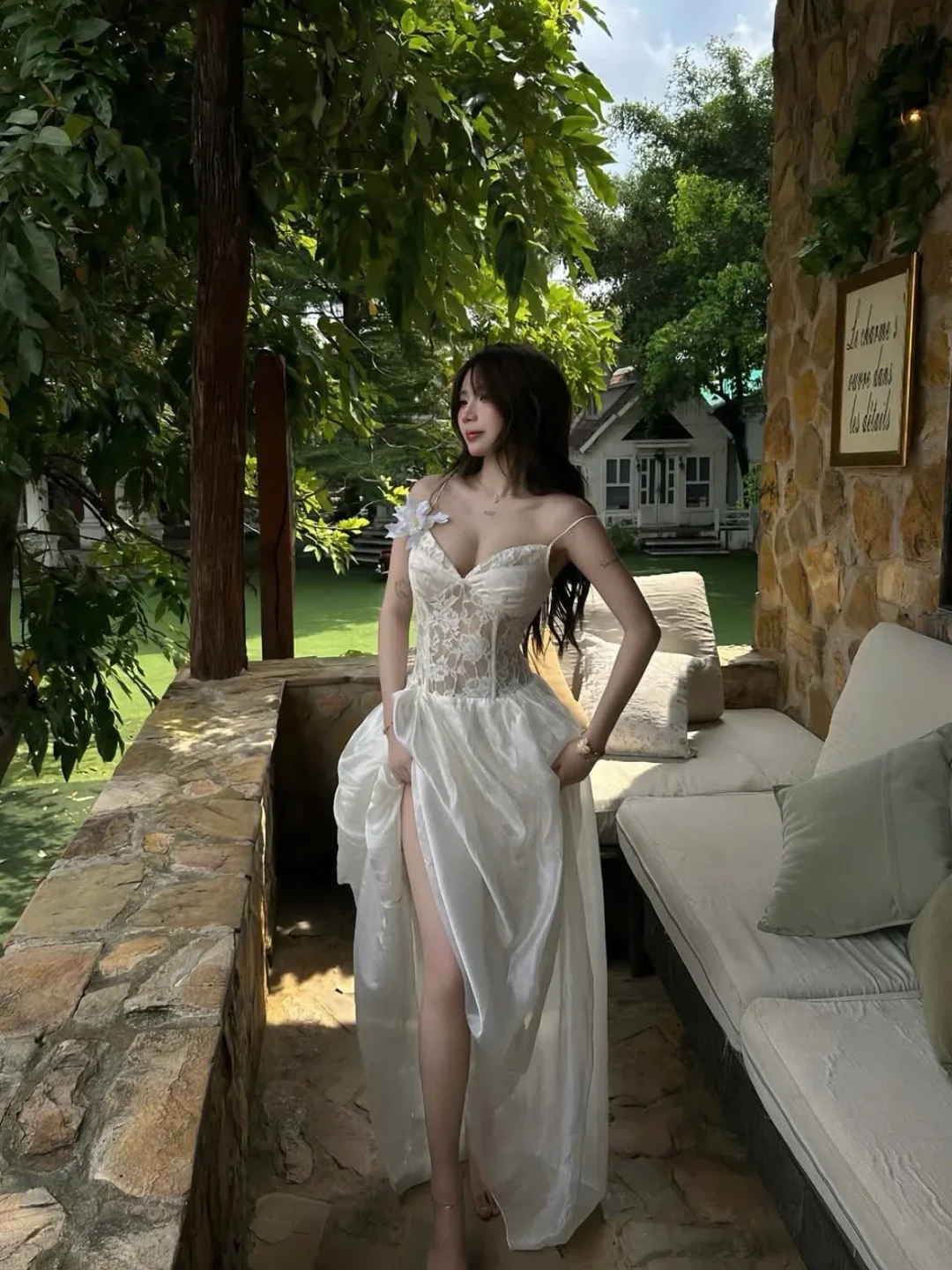 Photo 1 of Váy dạ hội ren corset trắng Amelie