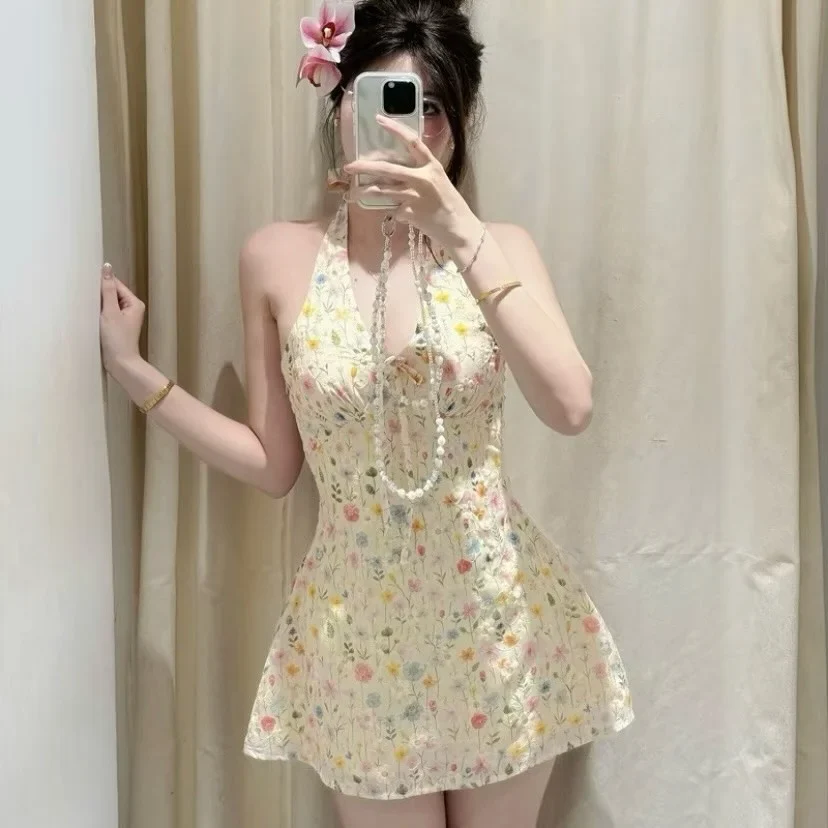 Ảnh 1 của Đầm hoa halter ngắn vàng nhạt nữ tính