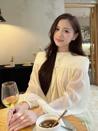 Photo 4 of Set Áo Voan Chân Váy Trắng Amelie Nữ