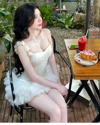 Ảnh 2 của Đầm trắng corset tutu mini nữ