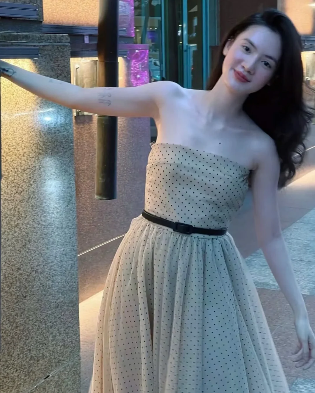 Photo 6 of Váy tulle chấm bi không dây be Ouch.Ic