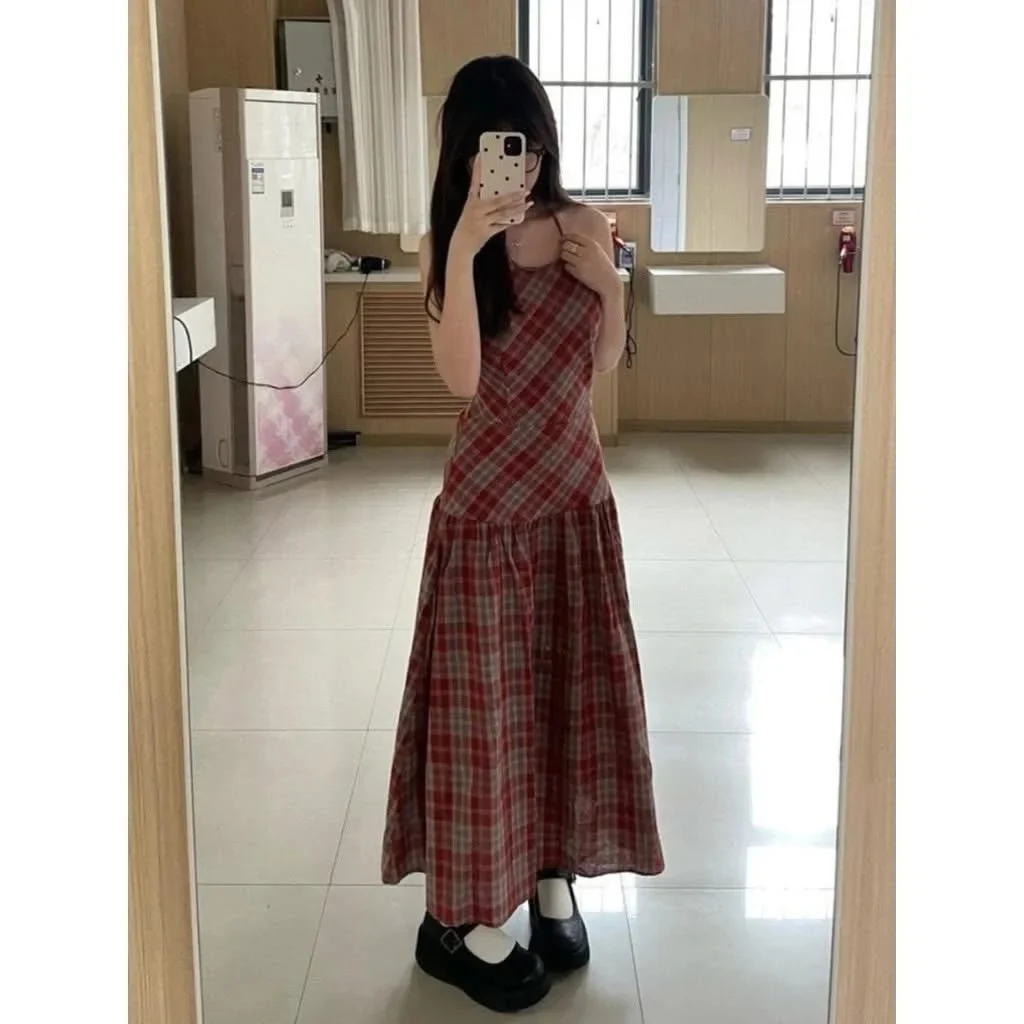 Photo 2 of Váy maxi caro đỏ đô hai dây nữ