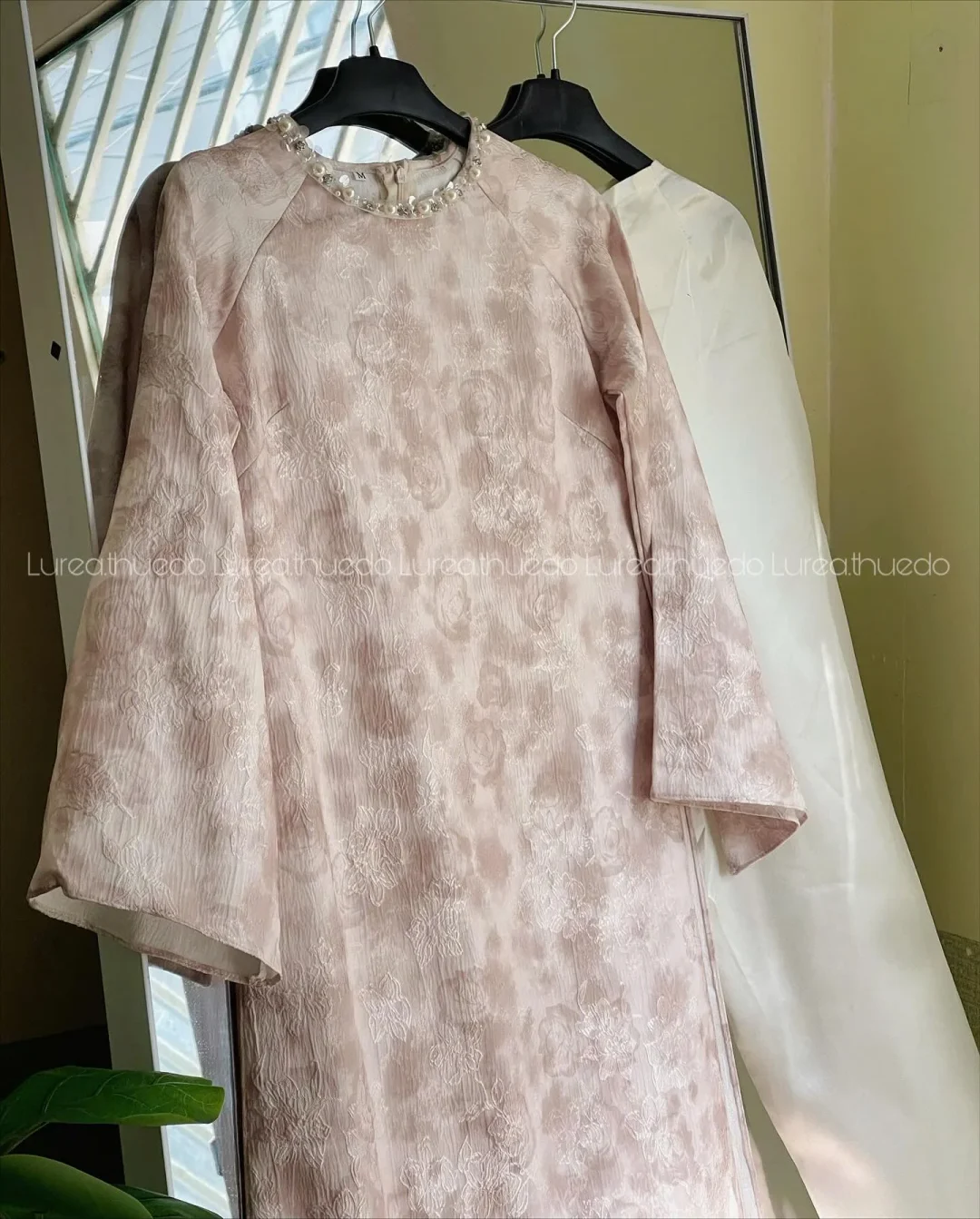 Photo 10 of Áo Dài Nữ Truyền Thống Nhiều Màu Cho Thuê