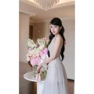 Photo 4 of Đầm dạ hội voan trắng sang trọng