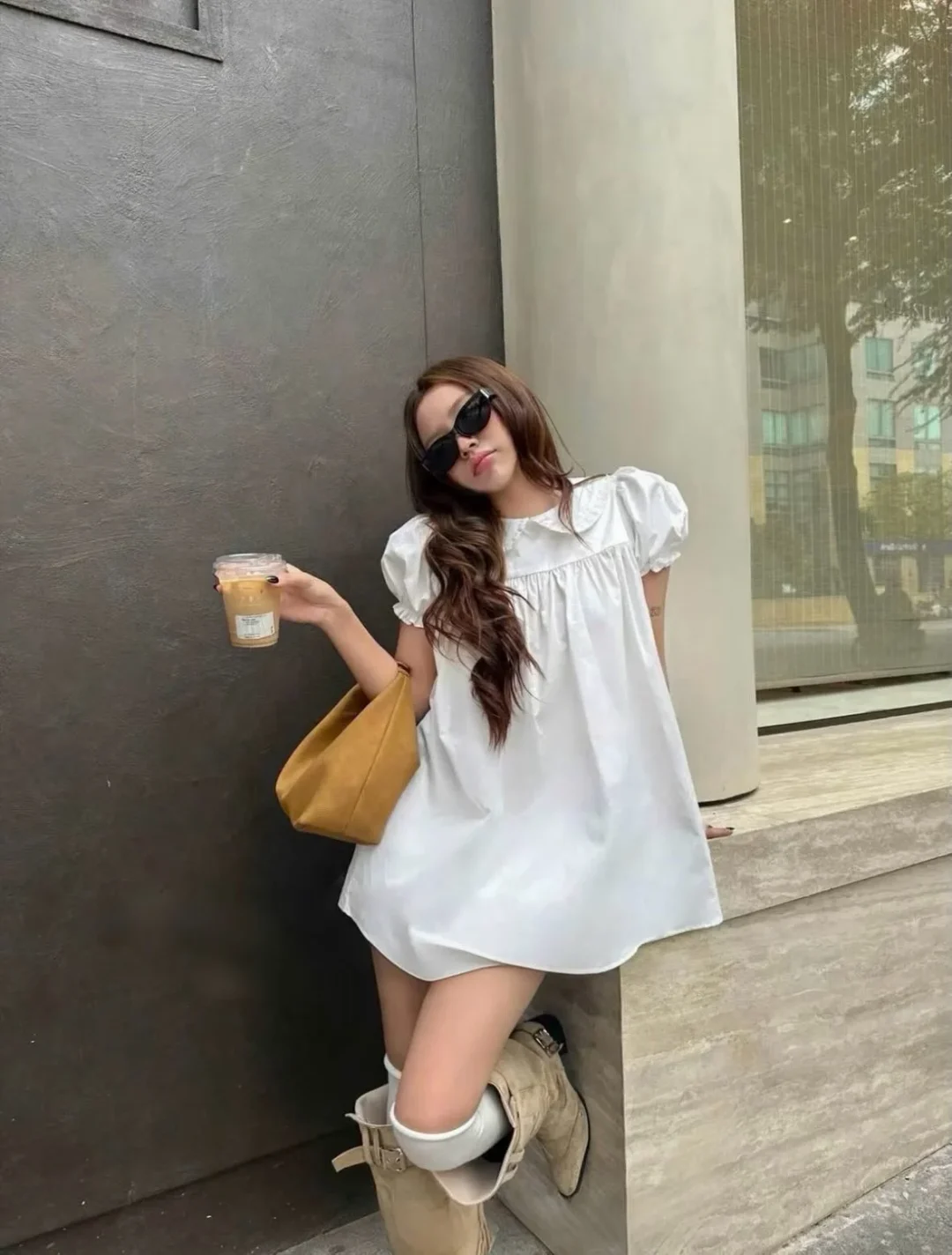 Photo 1 of Váy babydoll trắng ngắn tay phồng nữ