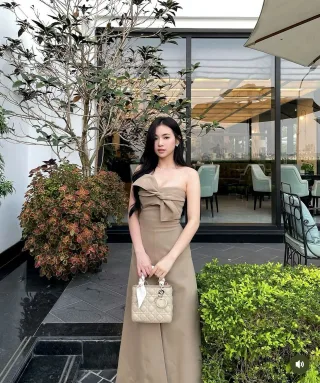 Photo 1 of Đầm dài be strapless nơ ngực Lane JT
