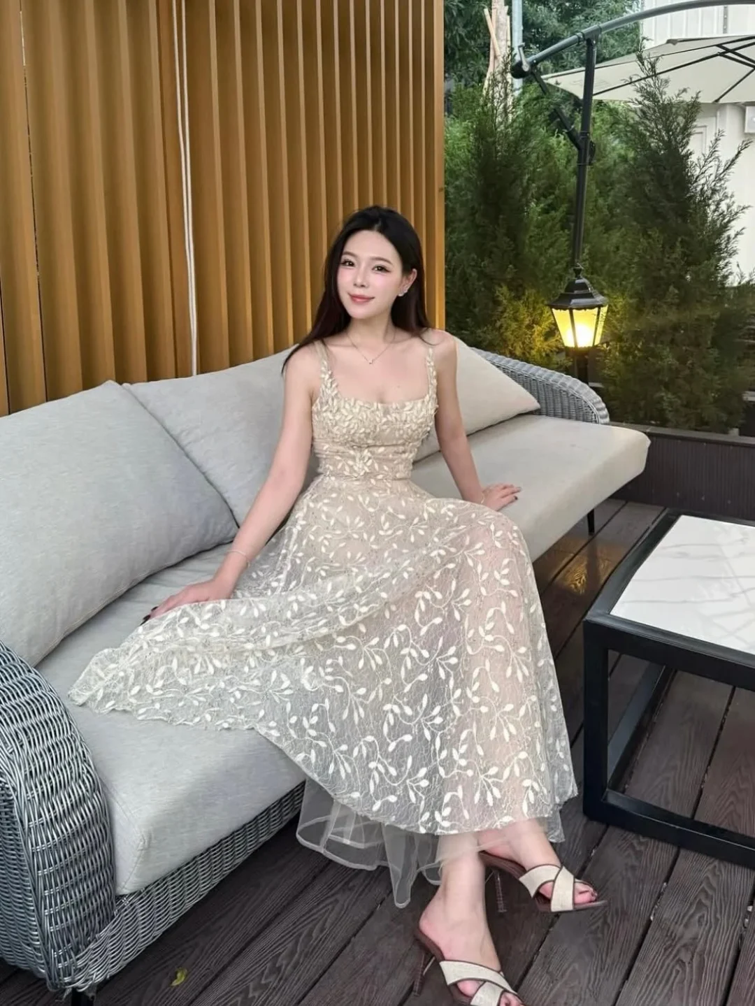 Ảnh 1 của Váy maxi ren hoa kem Chou Chou