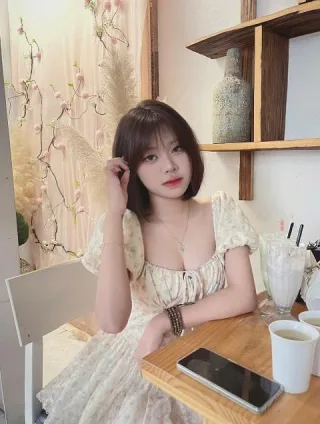 Ảnh 1 của Váy hoa nữ cổ vuông pastel xinh xắn
