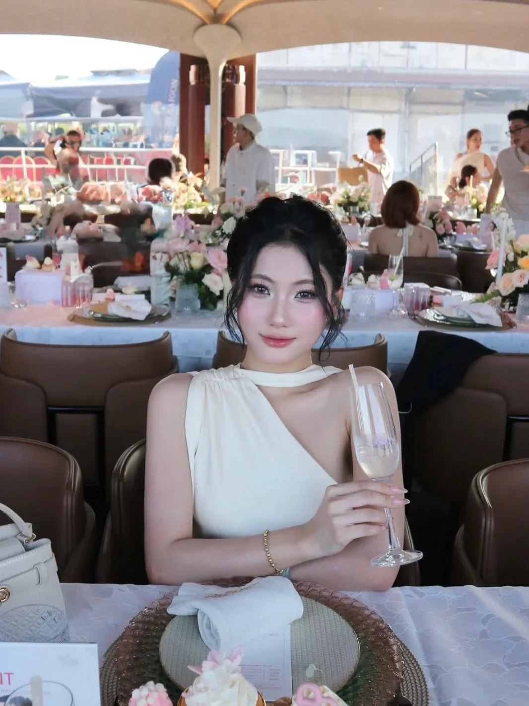 Photo 7 of Váy lụa một vai dài màu kem