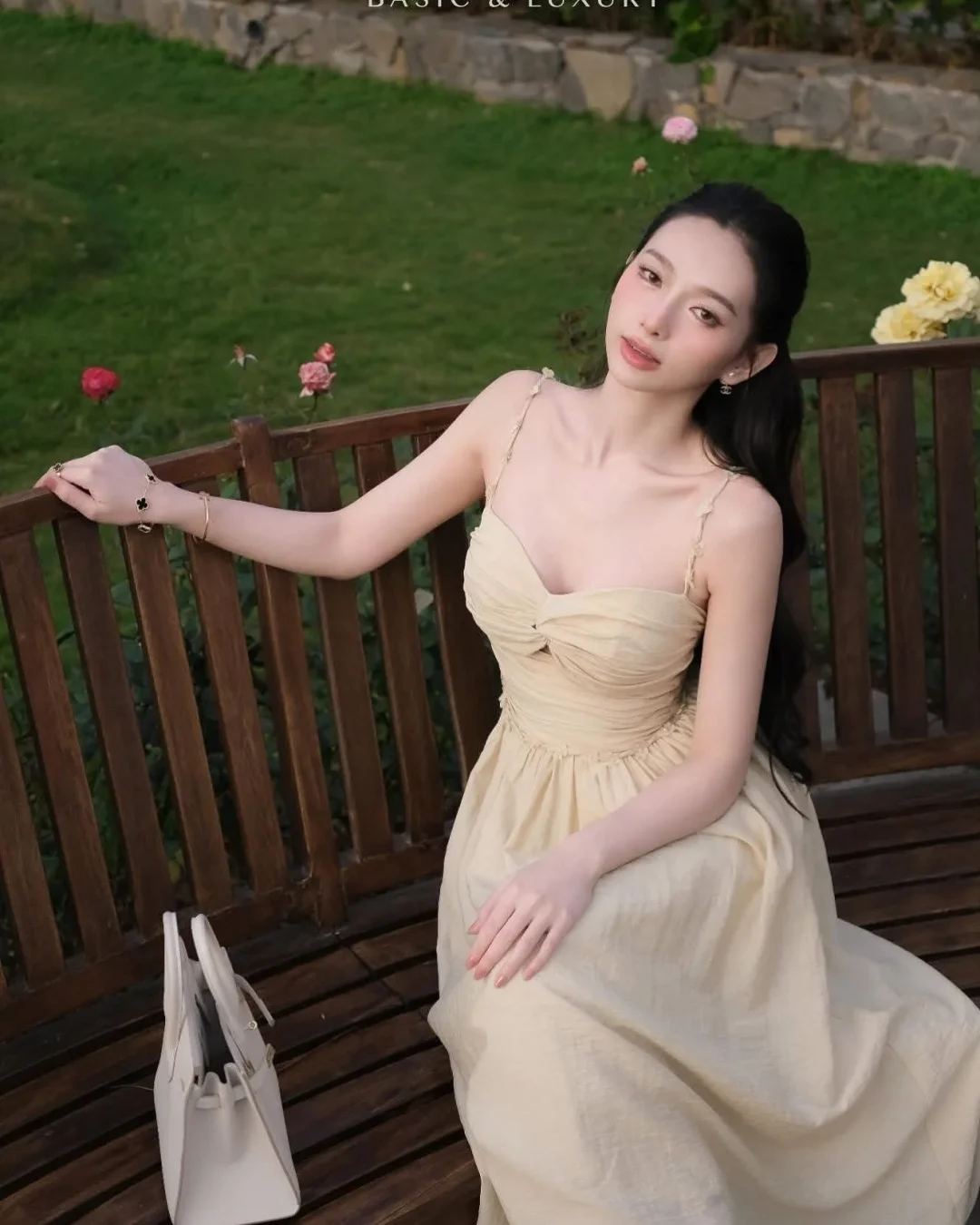 Photo 4 of Váy maxi hai dây vàng nhạt nữ tính