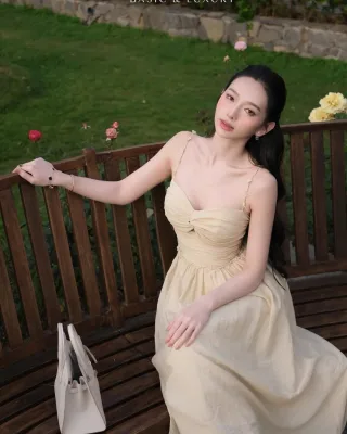 Photo 4 of Váy maxi hai dây vàng nhạt nữ tính