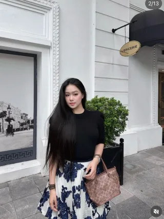 Photo 1 of Chân váy hoa nữ midi trắng xanh Luyuanr